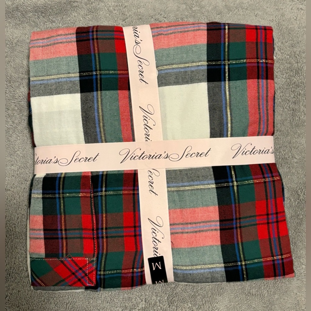 NWT Victoria’s Secret Plaid Flannel Pajamas and Scrunchie size Medium - Picture 6 of 6
